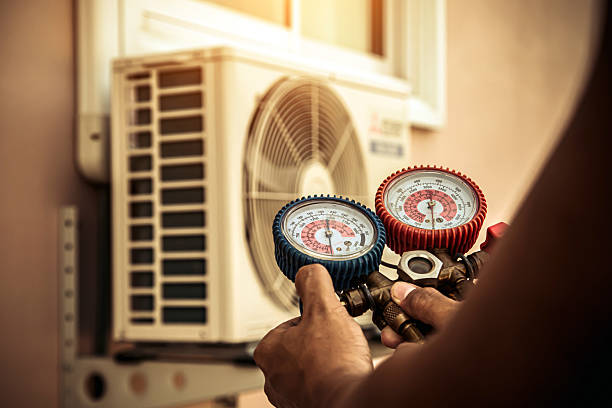 Professional Ac Installation technician working in Omaha, TX